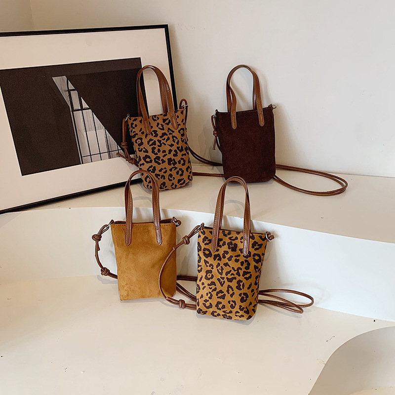 Women's Crossbody Bag Autumn And Winter Retro Leopard Print Shoulder Bag Anime New Versatile Suede Phone Bag - Image 3